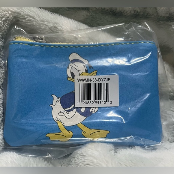 NWT Buckle-Down Disney’s Donald Duck coin purse - Picture 3 of 4
